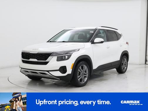 White 2023 Kia Seltos S