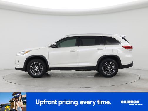 White 2019 Toyota Highlander XLE