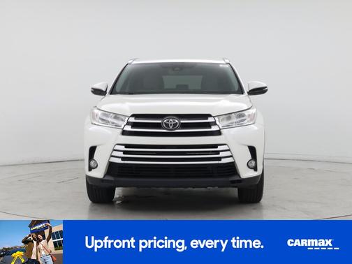 White 2019 Toyota Highlander XLE