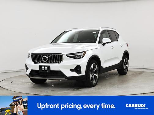 2023 Volvo XC40 B5 Plus Bright Theme