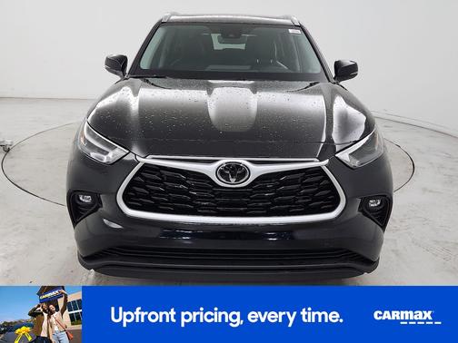 Black 2023 Toyota Highlander XLE