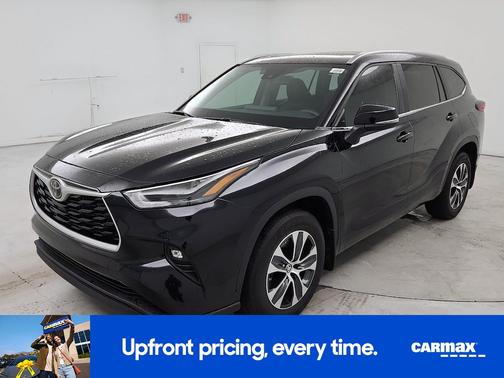 Black 2023 Toyota Highlander XLE