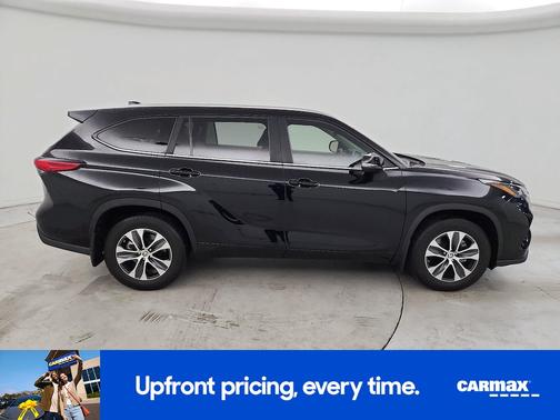 Black 2023 Toyota Highlander XLE