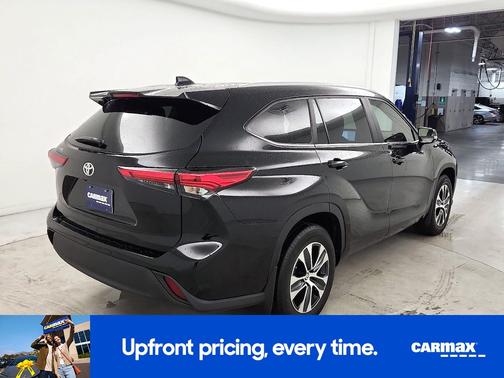 Black 2023 Toyota Highlander XLE