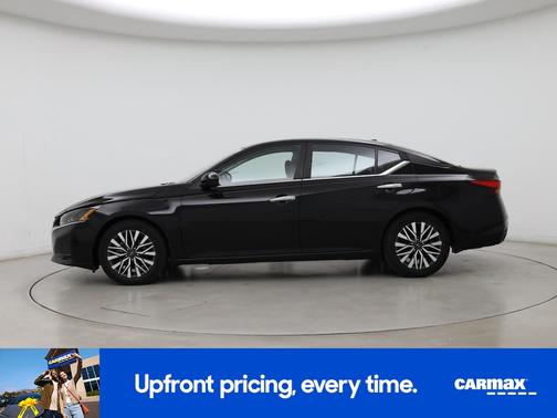 Black 2023 Nissan Altima SV