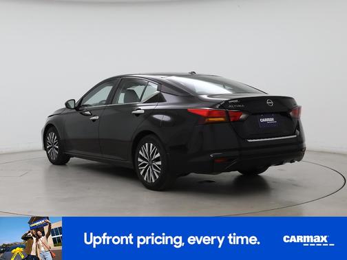 Black 2023 Nissan Altima SV