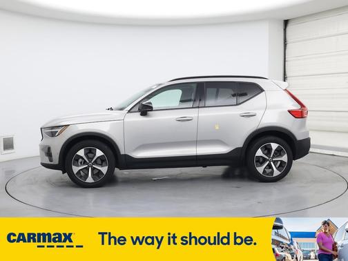 2023 Volvo XC40 B4 Ultimate Dark Theme