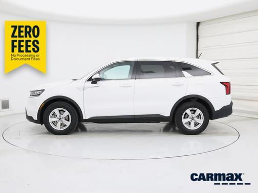 White 2021 Kia Sorento LX