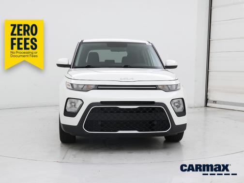 White 2022 Kia Soul LX
