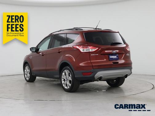 Red 2014 Ford Escape SE
