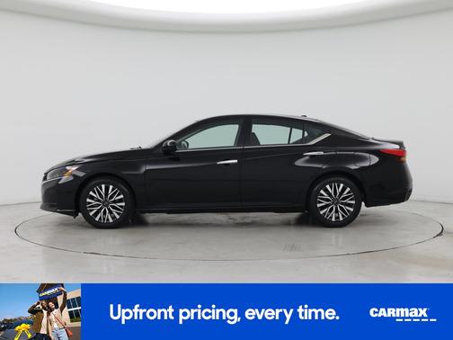 Black 2023 Nissan Altima SV