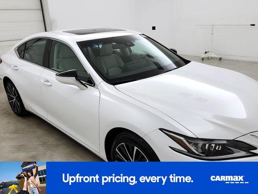 White 2024 Lexus ES 250