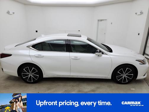 White 2024 Lexus ES 250