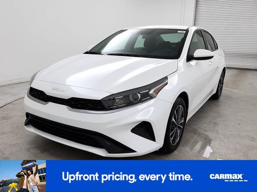 White 2024 Kia Forte LXS