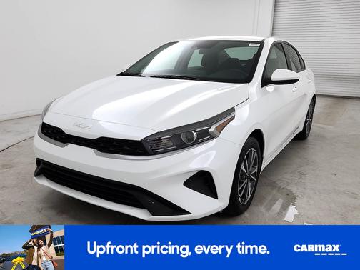 White 2024 Kia Forte LXS