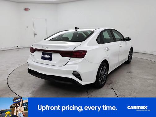 White 2024 Kia Forte LXS