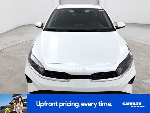 White 2024 Kia Forte LXS