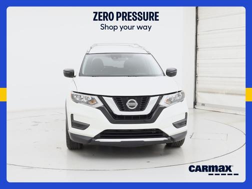 White 2019 Nissan Rogue SV