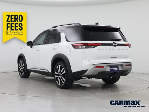 White 2025 Nissan Pathfinder Platinum