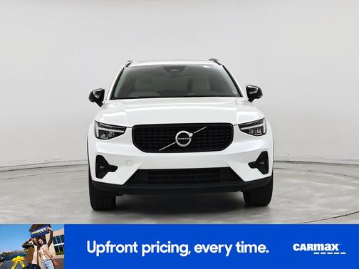 White 2023 Volvo XC40 B4 Ultimate Dark Theme