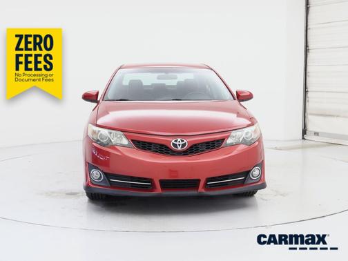 Red 2014 Toyota Camry SE