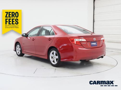 Red 2014 Toyota Camry SE