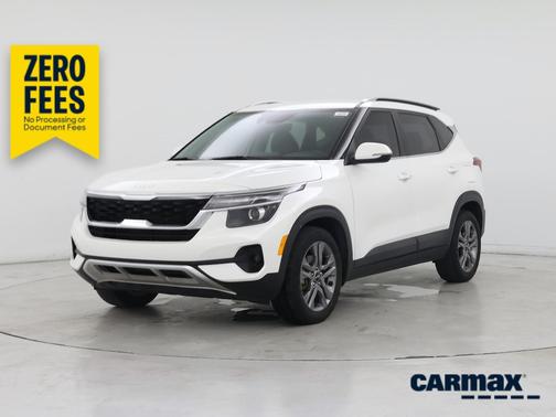 White 2023 Kia Seltos S