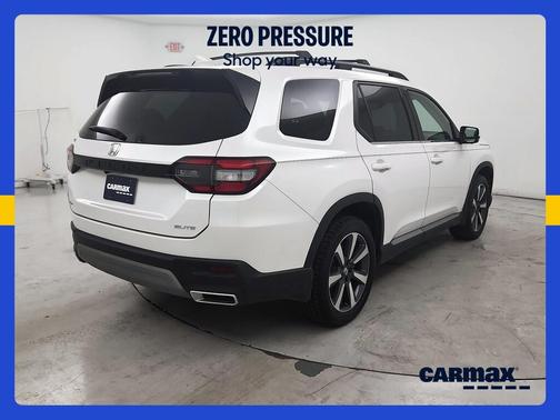 White 2023 Honda Pilot Elite