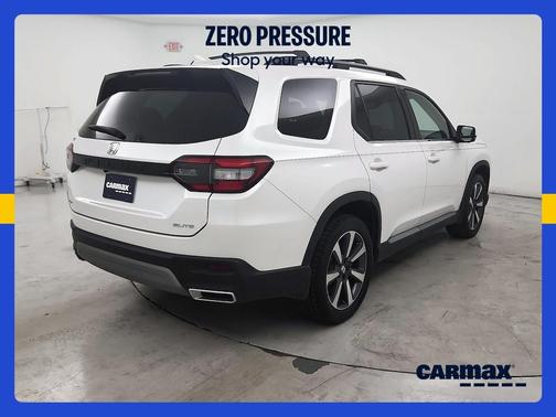 White 2023 Honda Pilot Elite