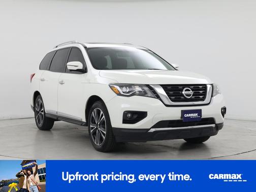 White 2017 Nissan Pathfinder Platinum