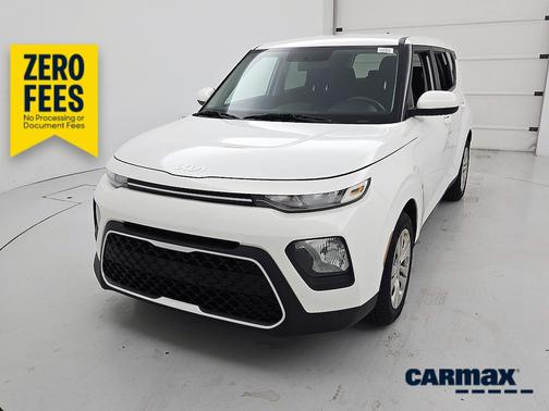 White 2022 Kia Soul LX