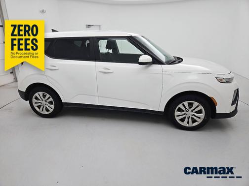 White 2022 Kia Soul LX