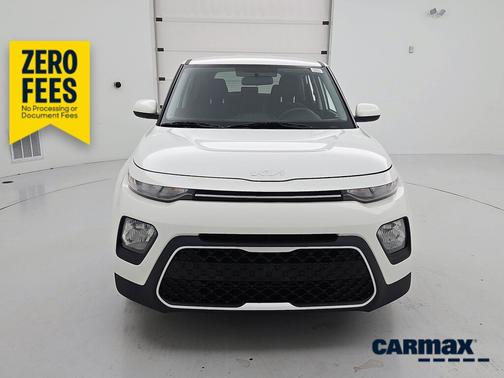 White 2022 Kia Soul LX