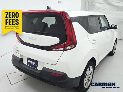 White 2022 Kia Soul LX