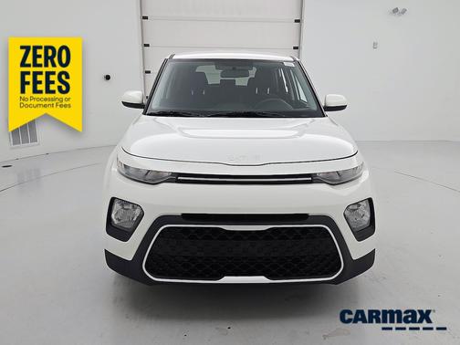 White 2022 Kia Soul LX