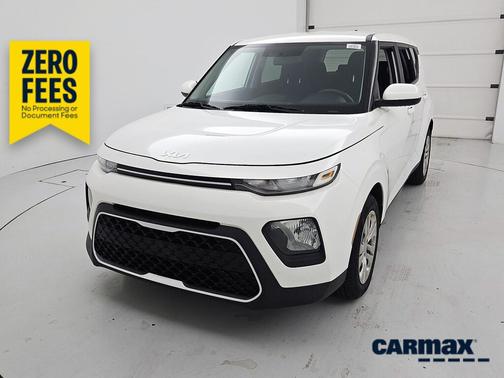 White 2022 Kia Soul LX