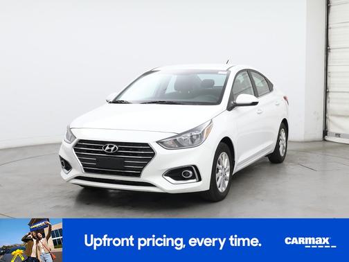 White 2022 Hyundai Accent SEL