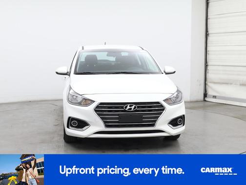 White 2022 Hyundai Accent SEL