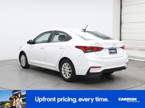 White 2022 Hyundai Accent SEL