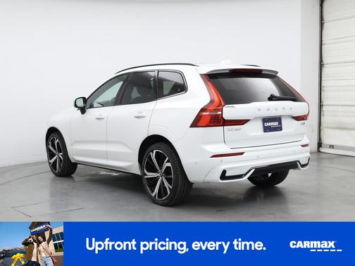 2023 Volvo XC60 B5 Ultimate Dark Theme