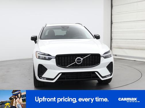 2023 Volvo XC60 B5 Ultimate Dark Theme
