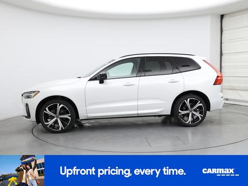 2023 Volvo XC60 B5 Ultimate Dark Theme