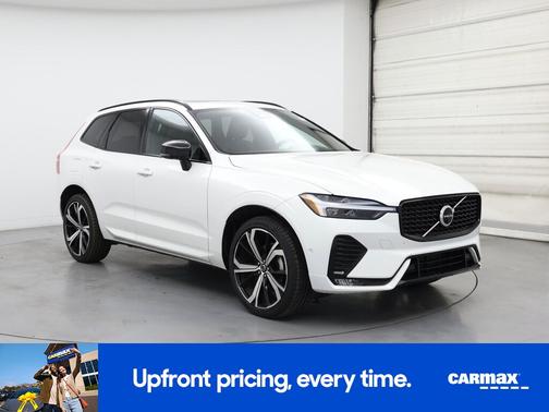 2023 Volvo XC60 B5 Ultimate Dark Theme