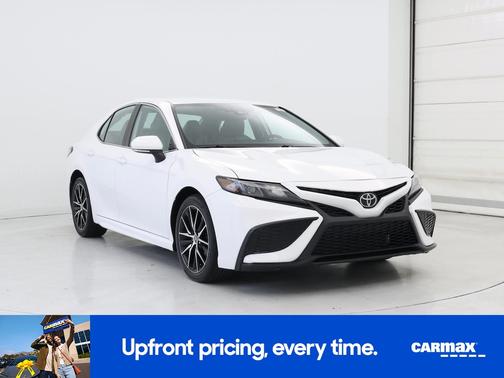 White 2022 Toyota Camry SE