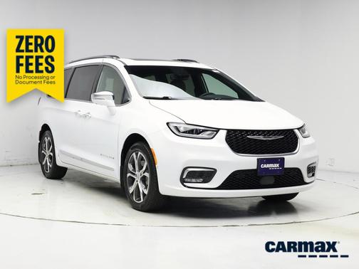 White 2024 Chrysler Pacifica Pinnacle