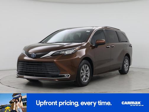 2022 Toyota Sienna LE
