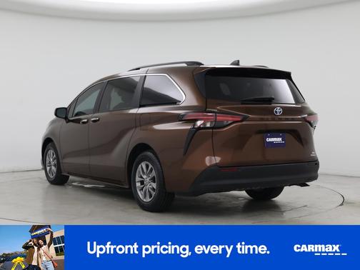2022 Toyota Sienna LE