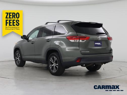 Green 2019 Toyota Highlander LE