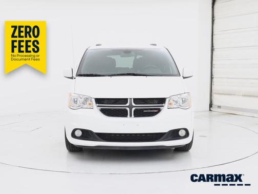 White 2019 Dodge Grand Caravan SXT