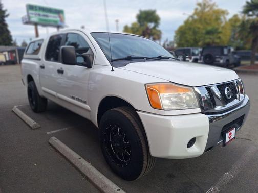 2011 Nissan Titan SV